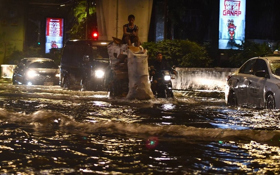 Những hình ảnh ban đầu cho thấy sức tàn phá của bão Wipha: Gió giật lên tới 125km/h, nhiều cảnh báo khẩn đã được đưa ra- Ảnh 2.
