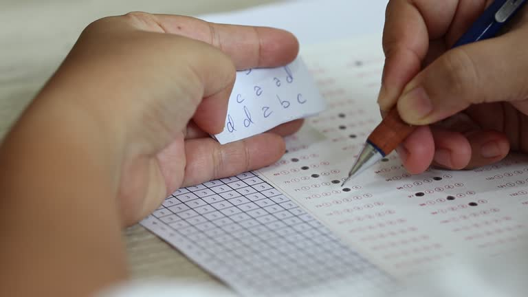 Gian lận trong kỳ thi đại học: Giám thị thu 1,2 tỷ đồng, cầm đầu đường dây thi hộ, lôi kéo 3 sinh viên tìm cách sửa bài thi- Ảnh 2.