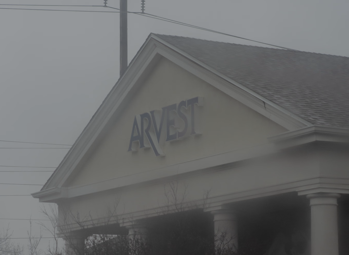 Cụ ông giấu vợ chuyển khoản toàn bộ 127 tỷ đồng tiền tiết kiệm cho 'bạn thân', tài khoản nhanh chóng về 0 đồng, ngân hàng tuyên bố: ‘Tiền là của ông, chúng tôi không có quyền quyết định’- Ảnh 2.