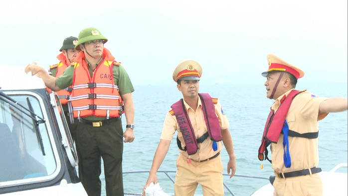 Khám nghiệm hiện trường, giám định kỹ thuật xác định nguyên nhân lật tàu trên vịnh Hạ Long- Ảnh 1.