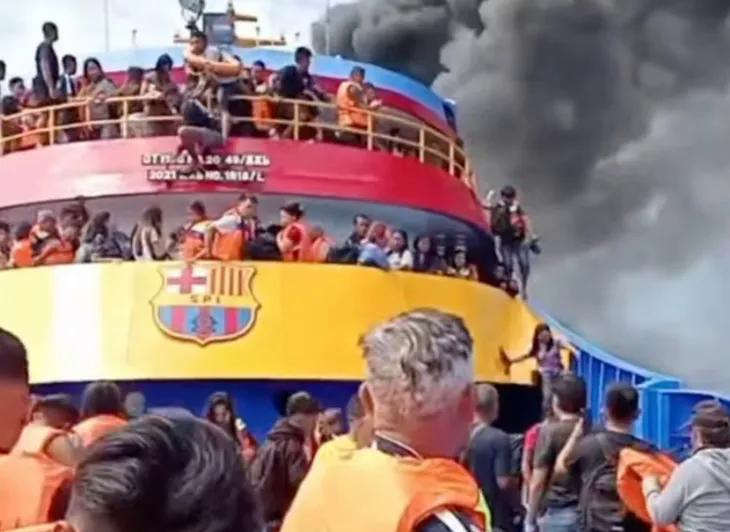 Cháy tàu chở 280 hành khách tại Indonesia, nhiều người rơi xuống biển mất tích- Ảnh 2.