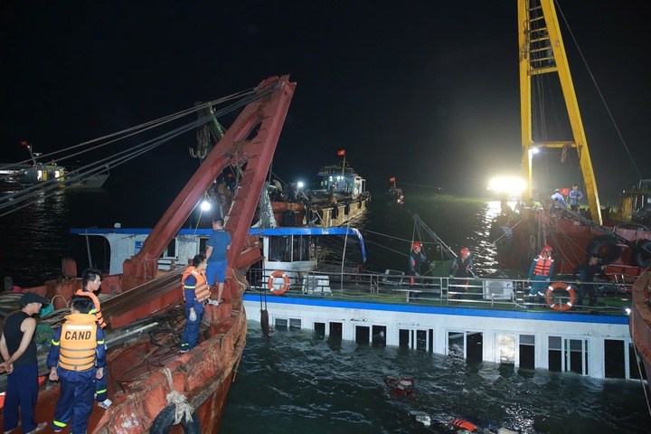 Trực tiếp: Quảng Ninh thông tin vụ lật tàu ở Vịnh Hạ Long khiến 35 người tử vong- Ảnh 6.