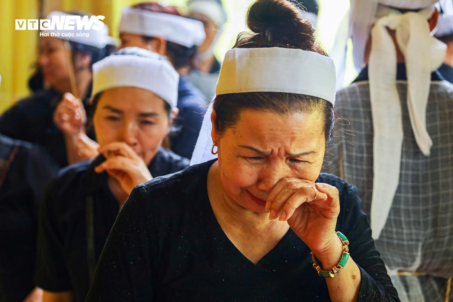 Người đàn ông gục ngã bên linh cữu bố mẹ và vợ, con thơ vẫn mất tích ngoài biển- Ảnh 10.