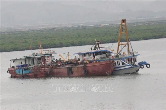 Tạm dừng hoạt động tàu chở khách trên vịnh Hạ Long- Ảnh 2.