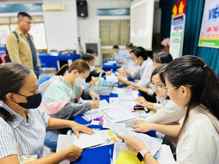 Sắp tới, nhiều lao động làm việc không trọn thời gian phải tham gia bảo hiểm thất nghiệp- Ảnh 1.