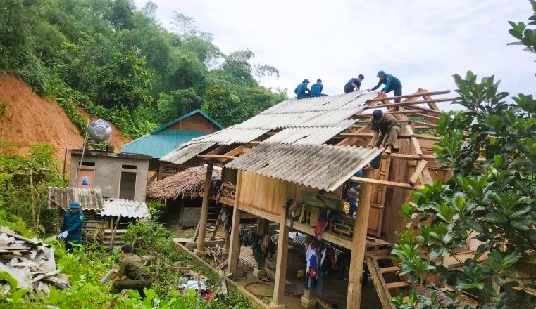 Bão số 3 chưa vào, hàng trăm nhà dân ở Thanh Hóa đã tốc mái, hư hỏng- Ảnh 1.