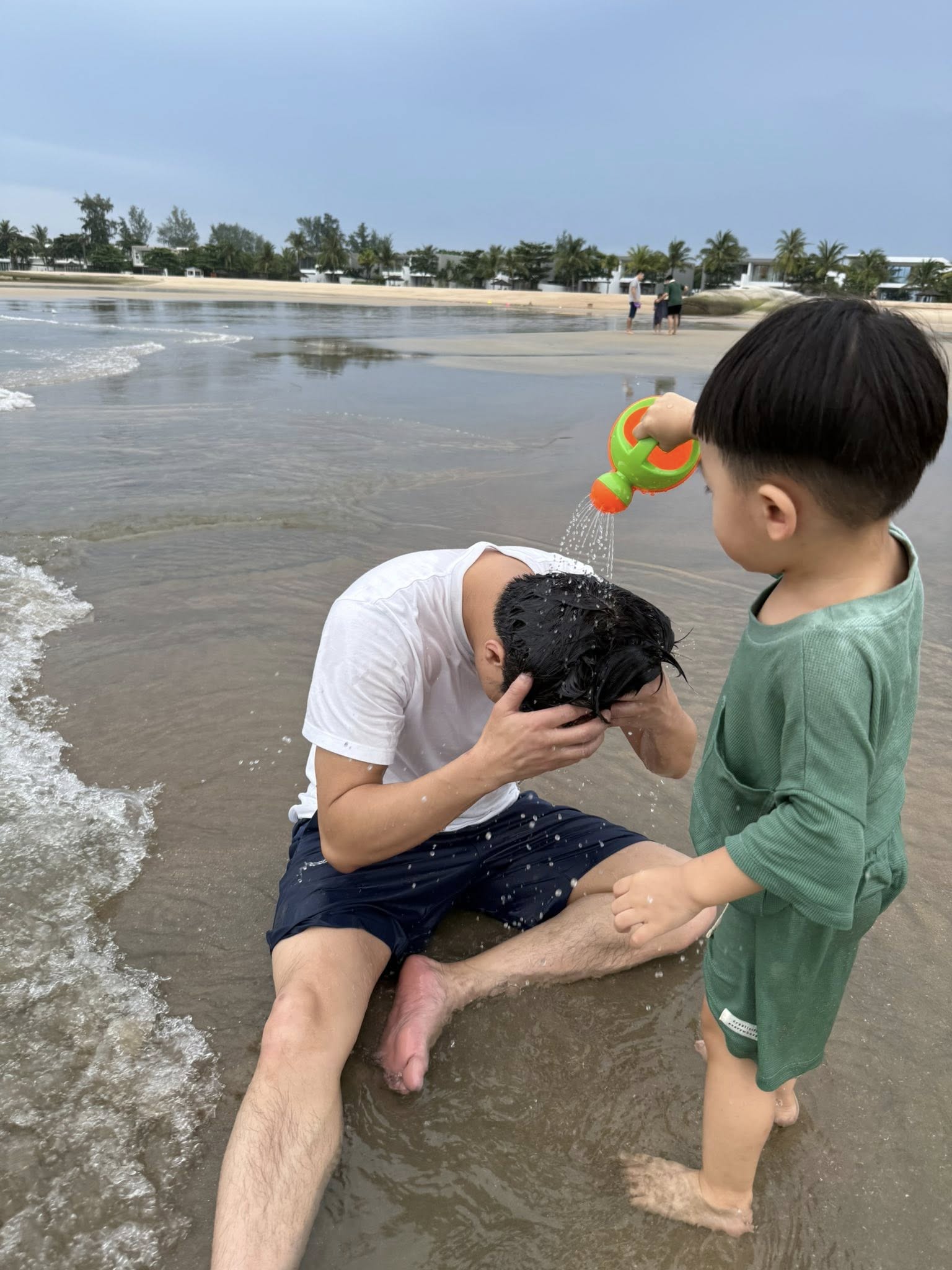 Cường Đô la đăng chục tấm ảnh, một người phải thốt lên: Không quen biết nhưng quá ngưỡng mộ lối sống, cách làm cha của anh