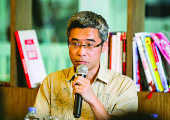 Xử phạt hành chính ông Đặng Hoàng Giang Trong vụ Nhã Nam liên quan thông tin sai sự thật - Ảnh 1.