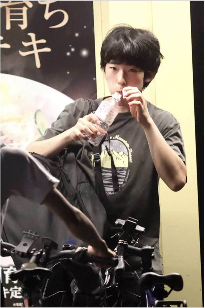 Là người kế vị cuối cùng của hoàng gia Nhật Bản, vị hoàng tử được cả nước Nhật dõi ra sao ở tuổi 18?- Ảnh 3.