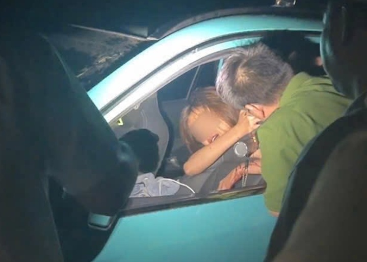 3 giờ nghẹt thở giải cứu cô gái bị thanh niên dùng dao khống chế trên taxi- Ảnh 2.