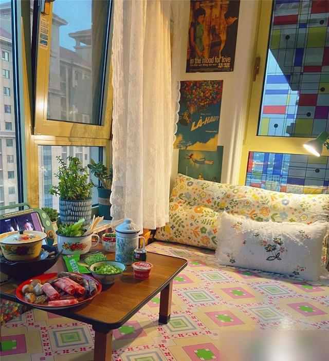 Ban công nhỏ, giường đơn và vài chậu cây: Góc thư giãn đơn giản nhưng khiến hàng nghìn người "thả tim" - Ảnh 5.