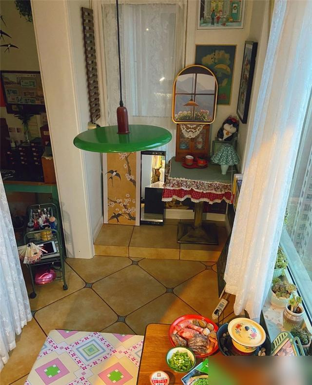 Ban công nhỏ, giường đơn và vài chậu cây: Góc thư giãn đơn giản nhưng khiến hàng nghìn người "thả tim" - Ảnh 7.