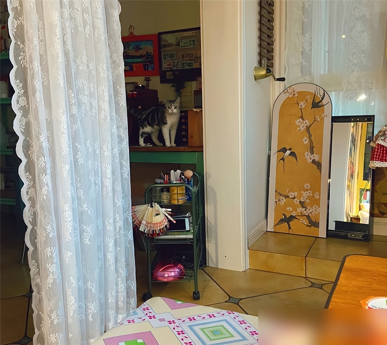 Ban công nhỏ, giường đơn và vài chậu cây: Góc thư giãn đơn giản nhưng khiến hàng nghìn người "thả tim" - Ảnh 6.