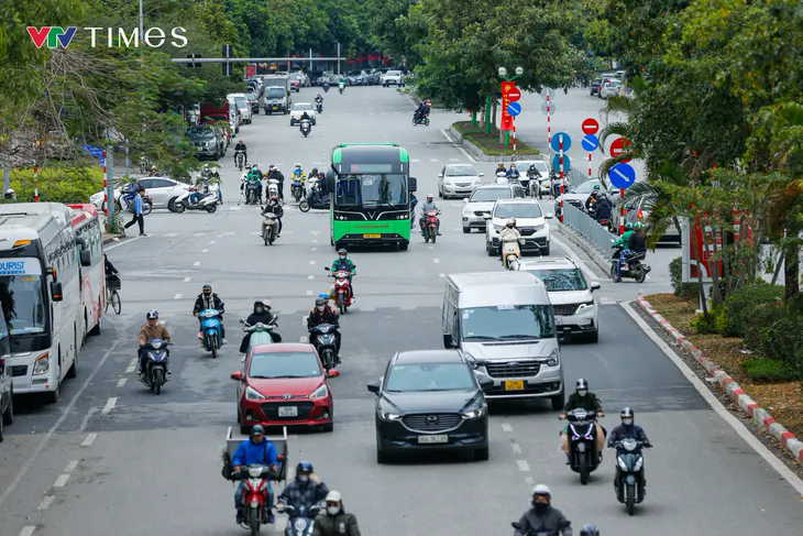 Hà Nội: Xe buýt, tàu điện có thể tạm dừng hoạt động để ứng phó bão số 3- Ảnh 2. Hà Nội: Xe buýt, tàu điện có thể tạm dừng hoạt động để ứng phó bão số 3- Ảnh 2.