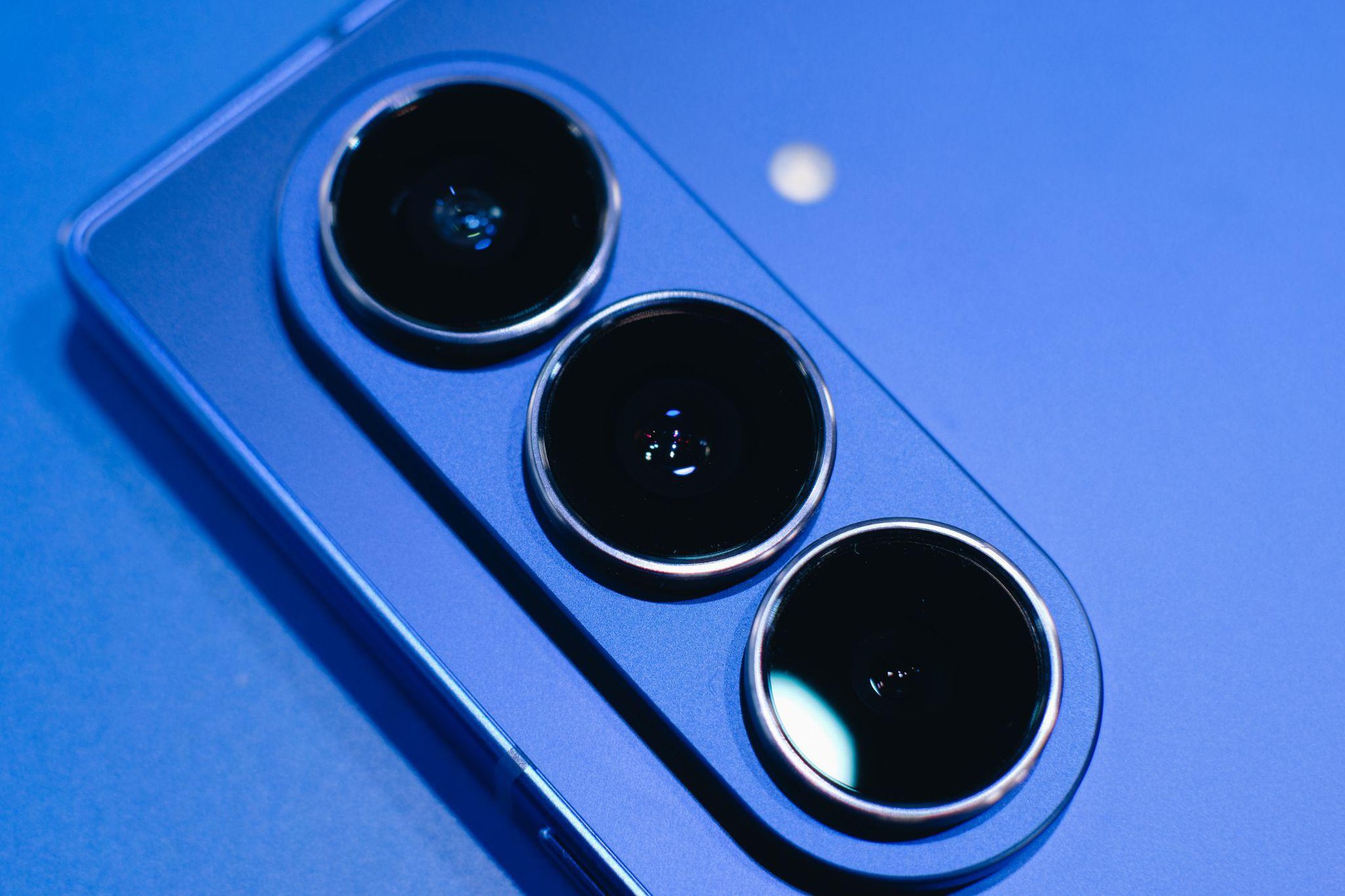 Phép màu nào đã giúp Samsung đưa trải nghiệm Ultra vào thiết bị dày chỉ 4,2 mm? - Ảnh 6.