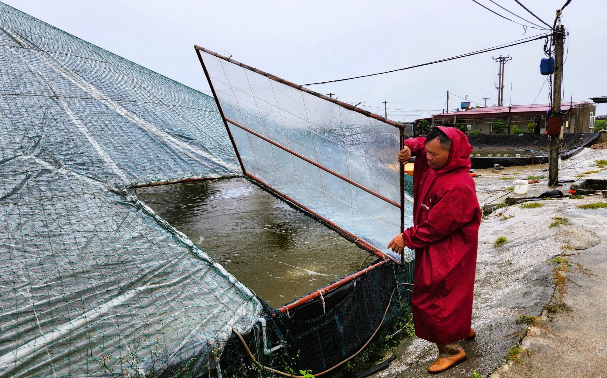 Bão số 3 chưa vào, hàng trăm nhà dân ở Thanh Hóa đã tốc mái, hư hỏng- Ảnh 2.