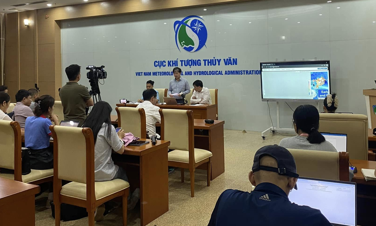 Cảnh giác với việc người không có chuyên môn livestream phân tích, dự báo bão lũ- Ảnh 1.