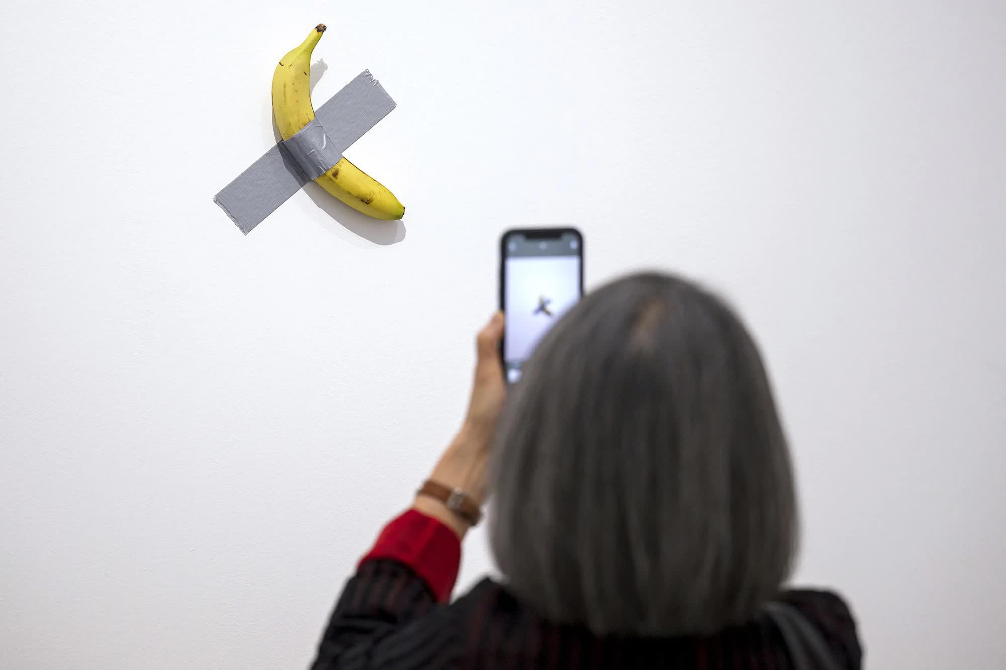 Quả chuối 157 tỷ lại bị ăn ở triển lãm- Ảnh 1.