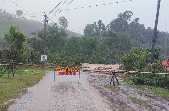 Cảnh báo vết nứt lớn trên núi tại Nghệ An có nguy cơ sạt lở