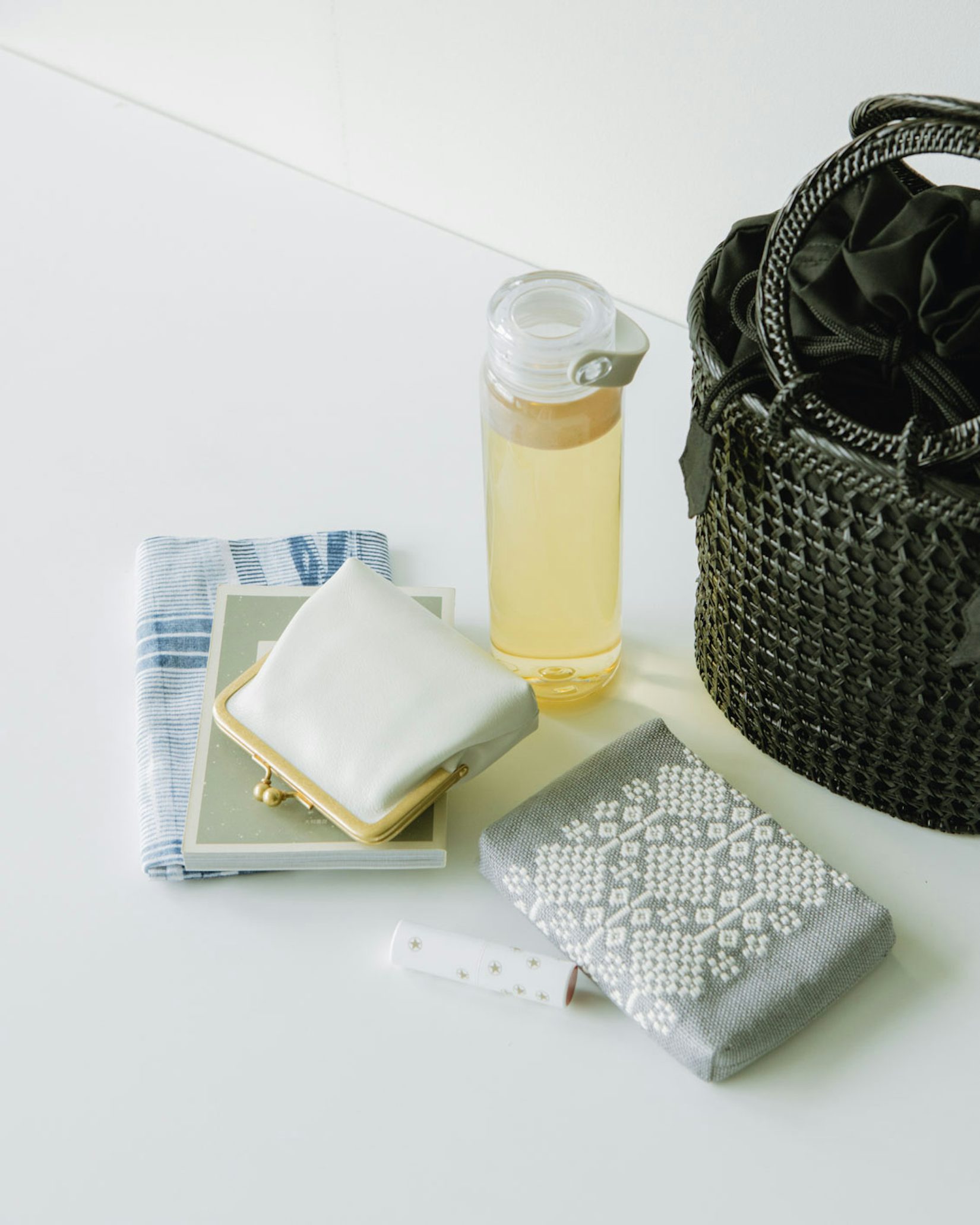 Tôi tưởng mình chỉ vứt đi một chiếc túi, nhưng hóa ra đã buông bỏ cả cách chi tiêu khiến mình mệt mỏi- Ảnh 2. Tôi tưởng mình chỉ vứt đi một chiếc túi, nhưng hóa ra đã buông bỏ cả cách chi tiêu khiến mình mệt mỏi- Ảnh 2.