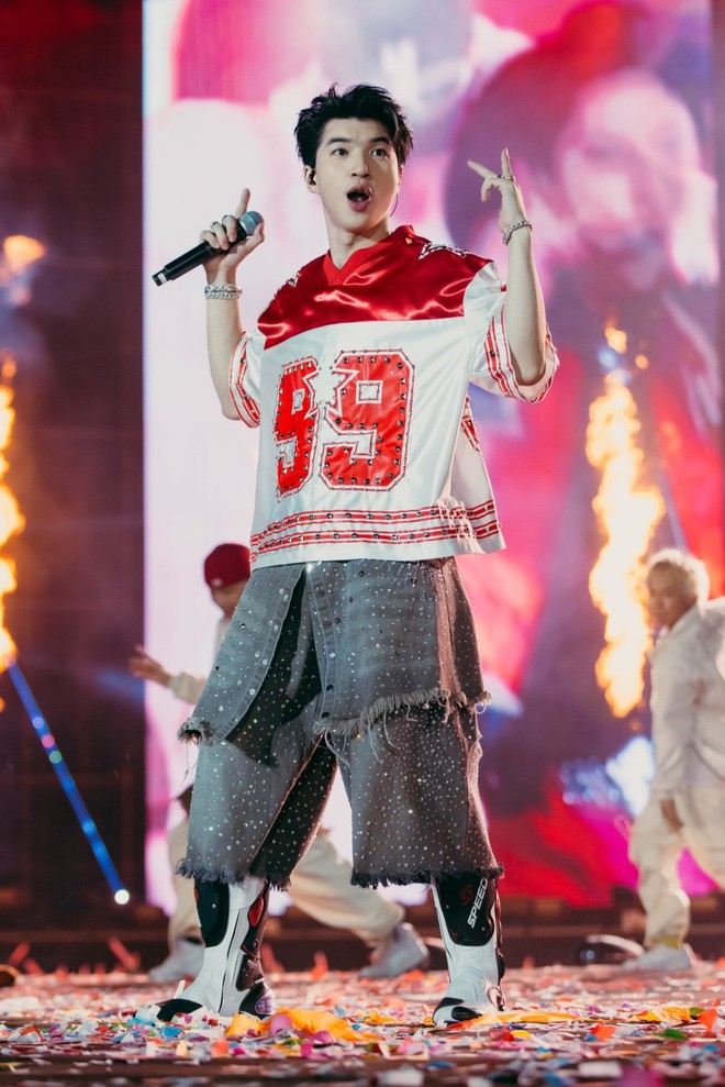 Lấn sân mảng thời trang, bao giờ HIEUTHUHAI mới đuổi kịp Sơn Tùng M-TP?- Ảnh 13.