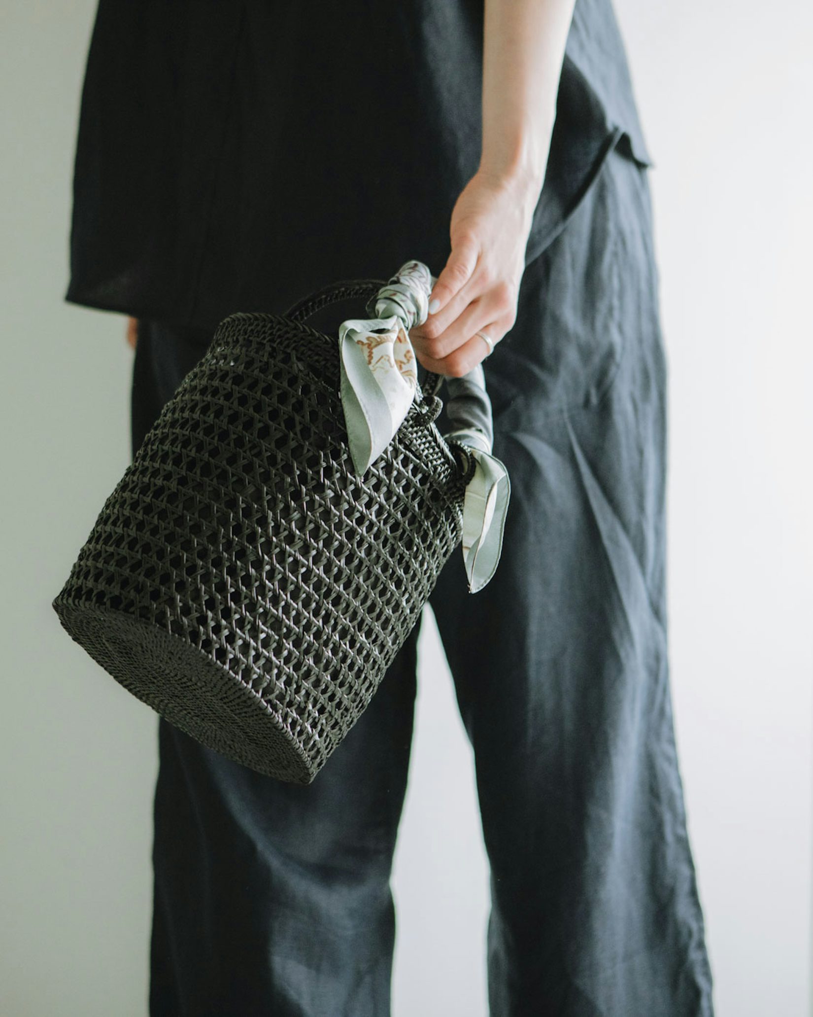 Tôi tưởng mình chỉ vứt đi một chiếc túi, nhưng hóa ra đã buông bỏ cả cách chi tiêu khiến mình mệt mỏi- Ảnh 3. Tôi tưởng mình chỉ vứt đi một chiếc túi, nhưng hóa ra đã buông bỏ cả cách chi tiêu khiến mình mệt mỏi- Ảnh 3.