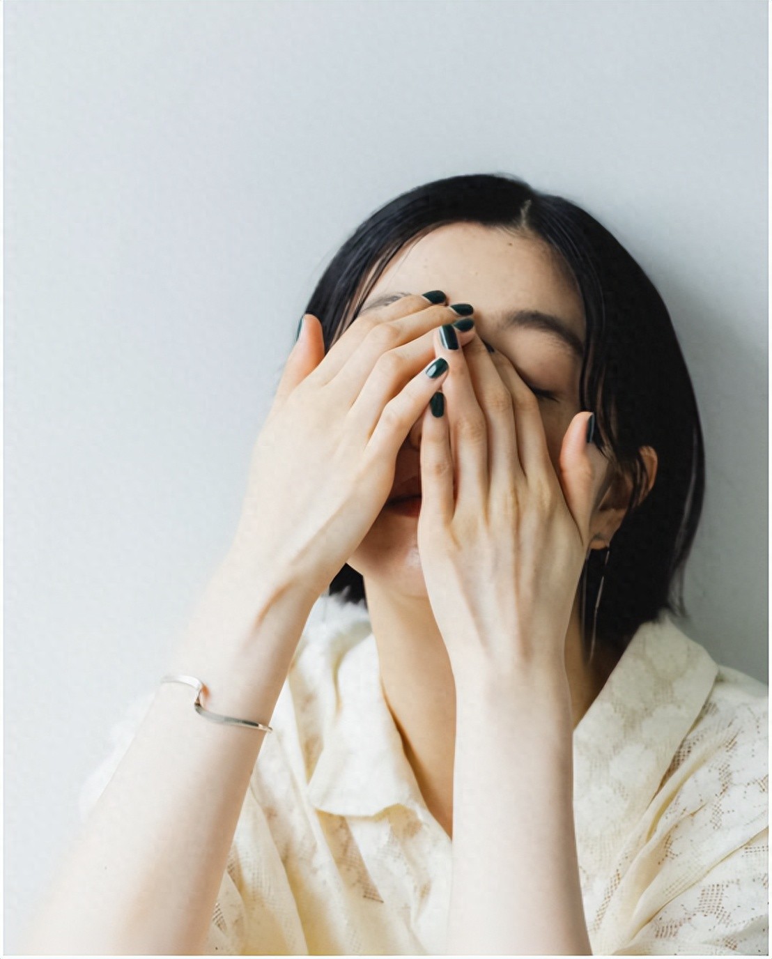 Tôi tưởng mình chỉ vứt đi một chiếc túi, nhưng hóa ra đã buông bỏ cả cách chi tiêu khiến mình mệt mỏi- Ảnh 1. Tôi tưởng mình chỉ vứt đi một chiếc túi, nhưng hóa ra đã buông bỏ cả cách chi tiêu khiến mình mệt mỏi- Ảnh 1.