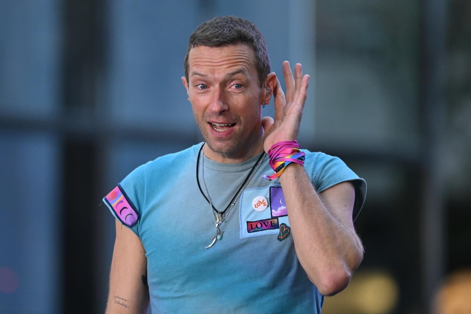 Coldplay sắp bị kiện vì "bắt gian" cặp CEO - HR ngoại tình ngay tại concert? - Ảnh 1.