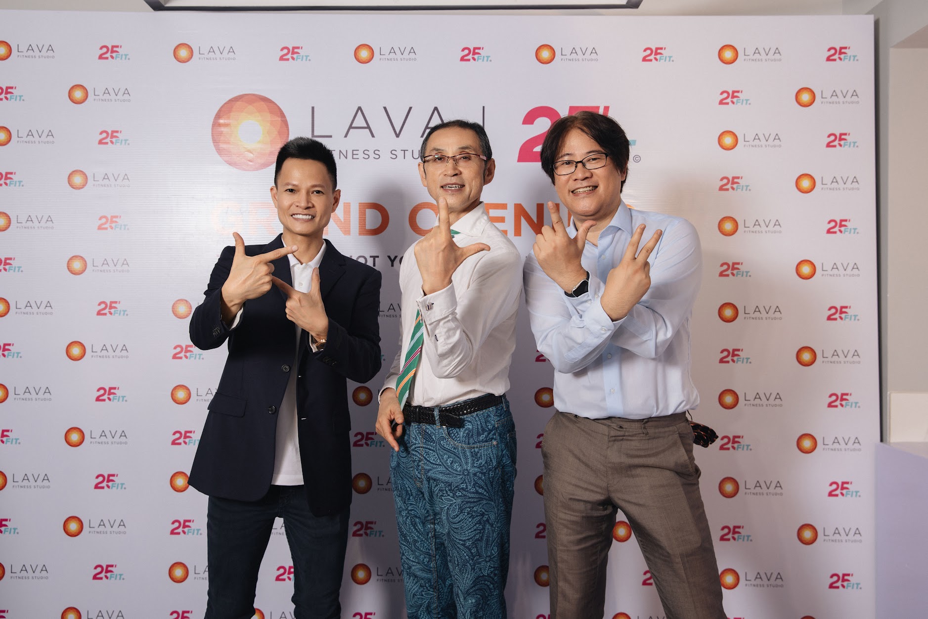 Tập Hot Yoga trên sàn gỗ Hinoki và chiến lược chuyển hóa từ xu hướng sang giá trị bền vững trong thế giới Fitness - Ảnh 2.