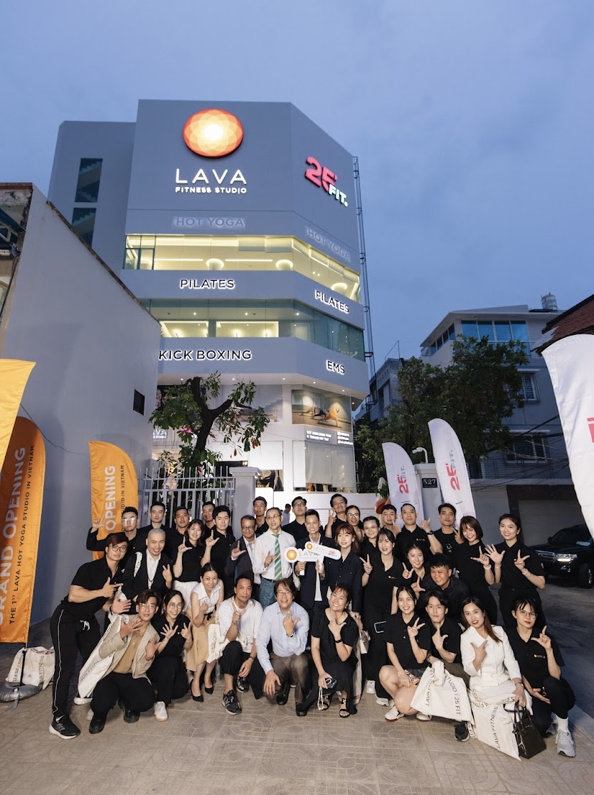 Tập Hot Yoga trên sàn gỗ Hinoki và chiến lược chuyển hóa từ xu hướng sang giá trị bền vững trong thế giới Fitness - Ảnh 3.