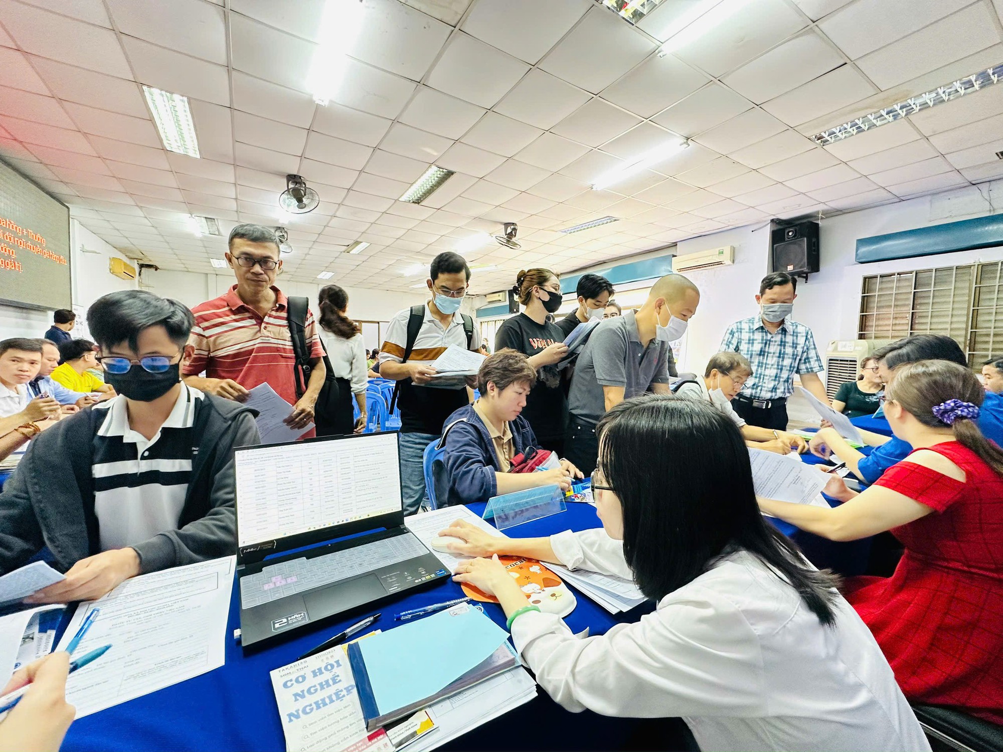 Sắp tới, doanh nghiệp phải tự chi trả quyền lợi cho người lao động nếu chậm, trốn đóng BHTN - Ảnh 1.