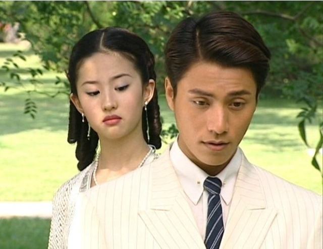 Hơn 20 năm trước, từng có một ngọc nữ không cần trang điểm và ăn diện cầu kỳ vẫn "vượt mặt" Lưu Diệc Phi- Ảnh 8.