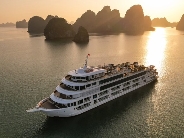 Sau khi xin lỗi vì bắn pháo hoa, 'trùm' du thuyền miền Bắc quyết định hỗ trợ từ 3-6 triệu mỗi tháng cho trẻ mồ côi vụ tai nạn tàu- Ảnh 1.