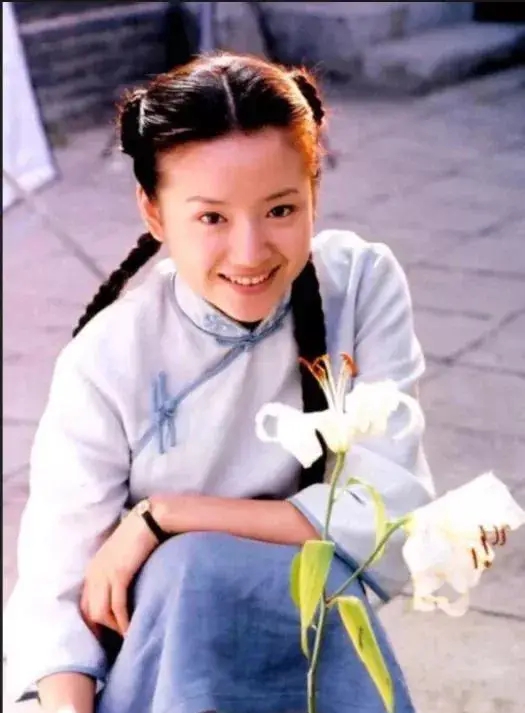 Hơn 20 năm trước, từng có một ngọc nữ không cần trang điểm và ăn diện cầu kỳ vẫn "vượt mặt" Lưu Diệc Phi- Ảnh 13.