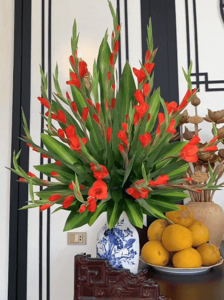 Cúng Mùng 1 tháng 6 nhuận: 5 loài hoa cắm bàn thờ được lòng bề trên, 4 loài phải tránh kẻo phạm lỗi- Ảnh 4.