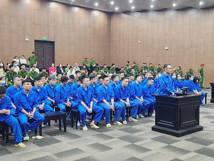 "Ông trùm" đòi nợ thuê hơn 3.555 tỉ đồng bị đề nghị 12-14 năm tù- Ảnh 2. "Ông trùm" đòi nợ thuê hơn 3.555 tỉ đồng bị đề nghị 12-14 năm tù- Ảnh 2.