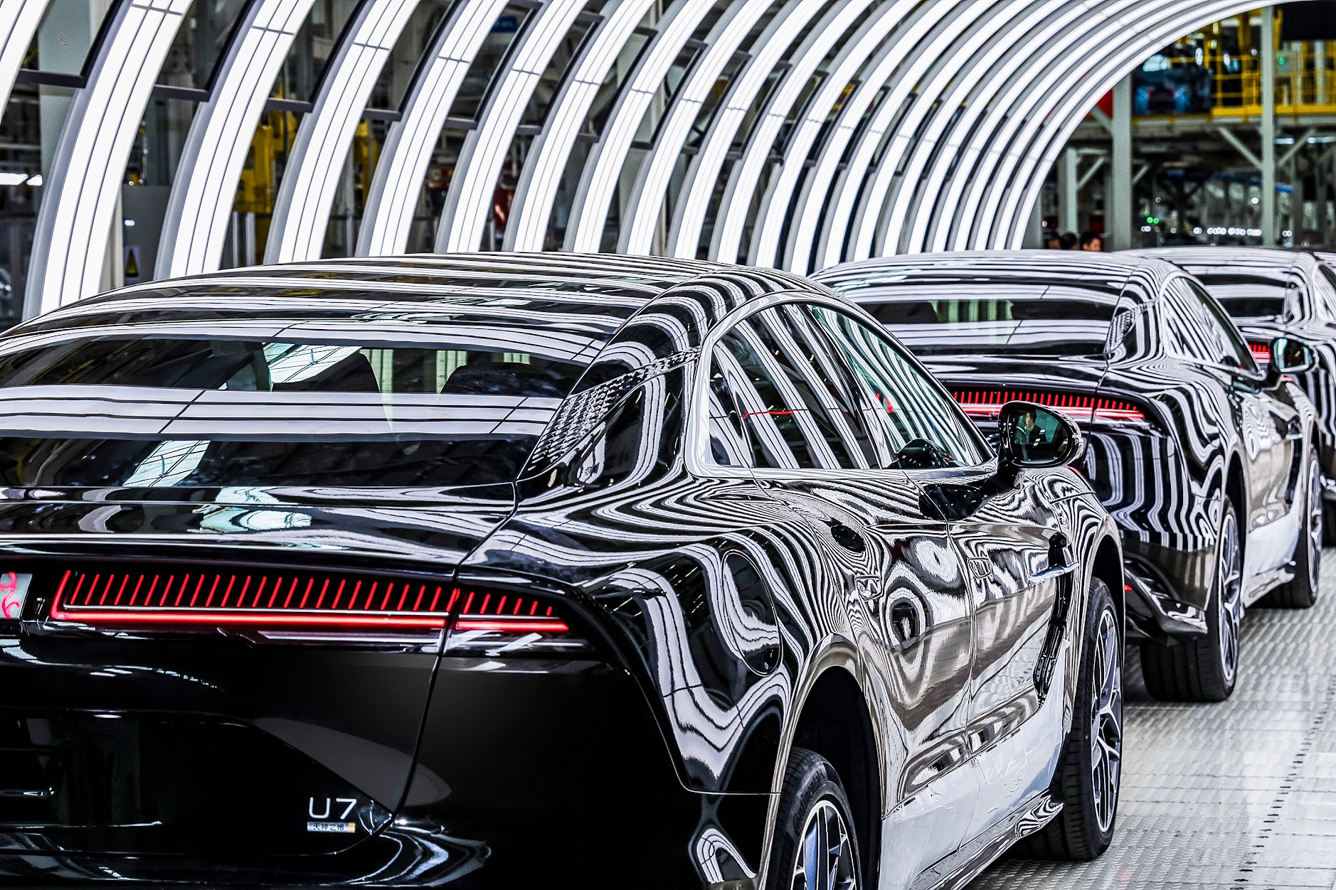 Nhà sản xuất ô tô đầu tiên đạt sản lượng 13 triệu xe năng lượng mới: Đó là ai? - Ảnh 1.