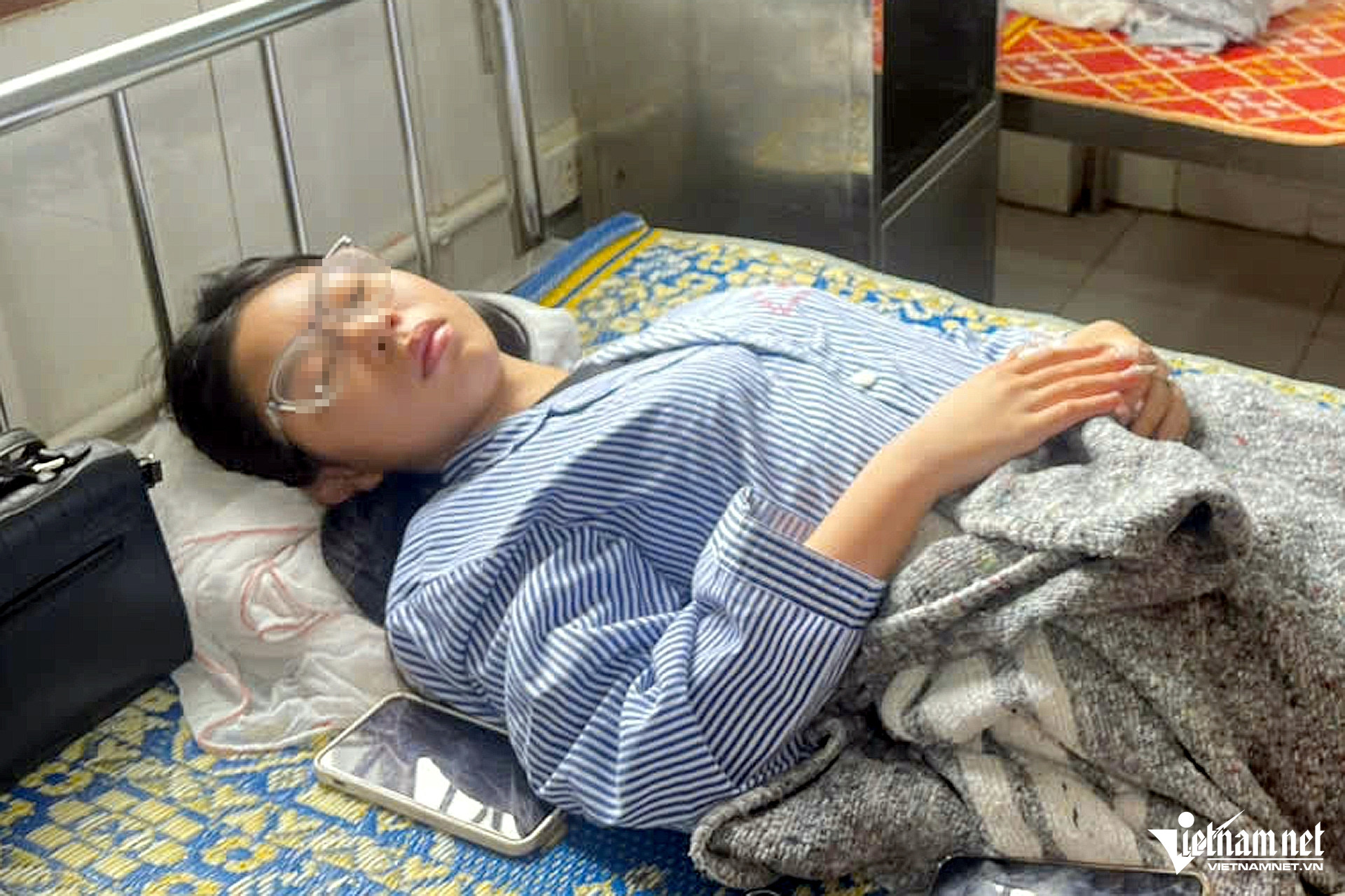 Chuyến du lịch trở thành bi kịch của nữ sinh 14 tuổi trong vụ lật xe khách: Đoàn 10 người có đến 5 người tử vong , trong đó có cả mẹ và dì ruột- Ảnh 1.