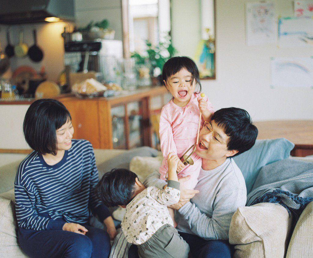 Ngày bố thất nghiệp, bố vẫn “đi làm” để mẹ và con không phải buồn- Ảnh 1.