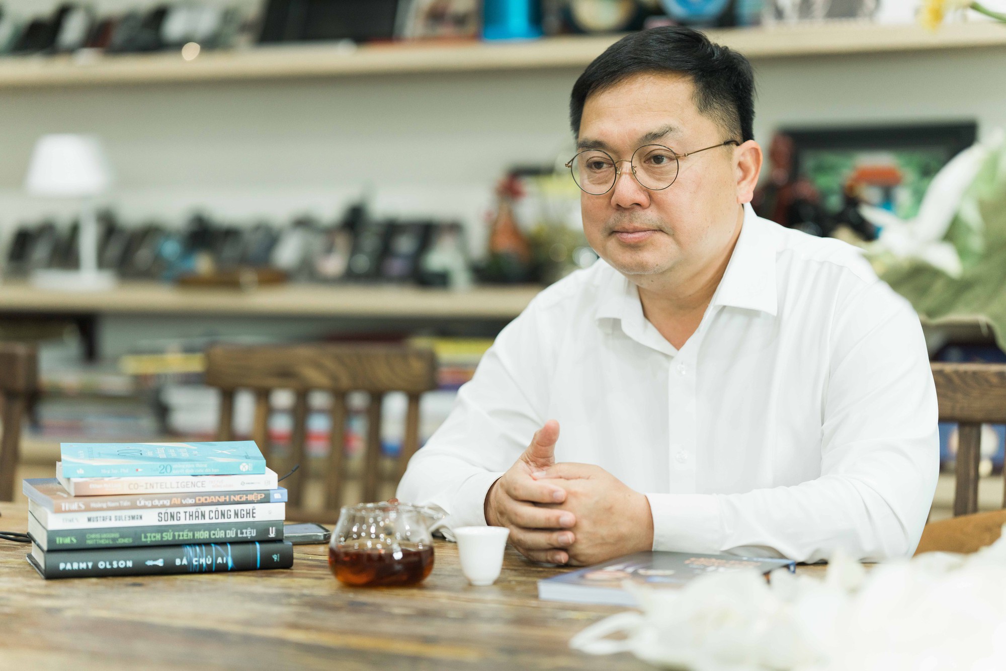 Ông Hoàng Nam Tiến: Người làm sếp nếu không đủ tư duy về AI thì đừng bắt nhân viên làm- Ảnh 4.