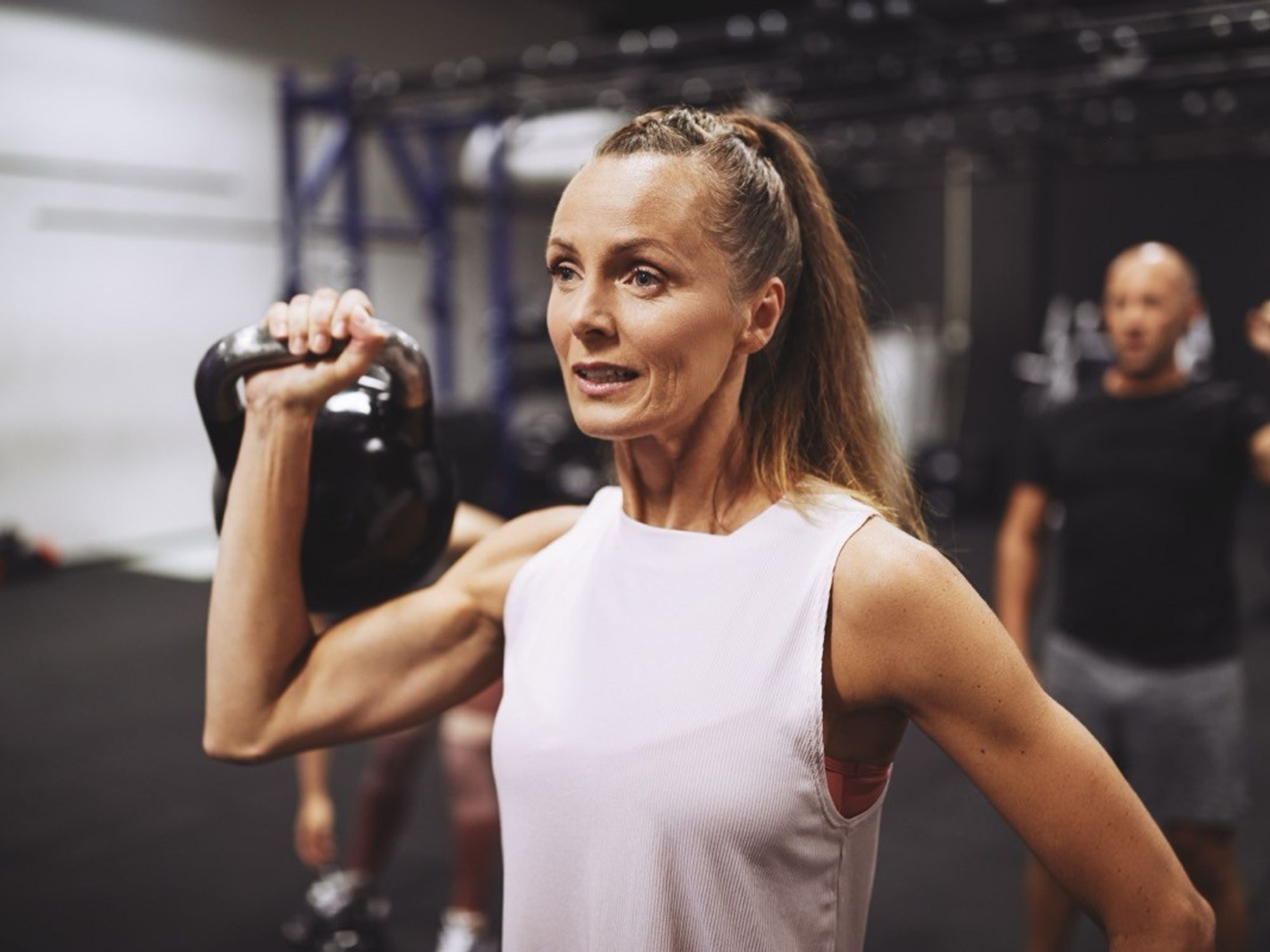 Nếu có thể thực hiện 3 động tác này ở tuổi 60, chứng tỏ cơ thể bạn khỏe mạnh hơn cả những người 30 tuổi- Ảnh 1.