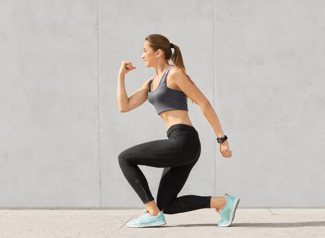 Nếu có thể thực hiện 3 động tác này ở tuổi 60, chứng tỏ cơ thể bạn khỏe mạnh hơn cả những người 30 tuổi- Ảnh 4.