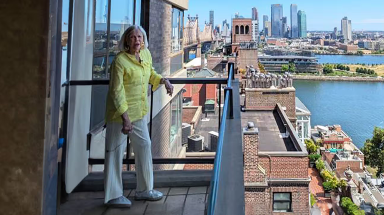 Cụ bà 95 tuổi nhưng vẫn ăn kem và đi đánh Golf hàng tuần, được mệnh danh là “cụ bà siêu phàm” nhờ 5 việc ai cũng làm được- Ảnh 1.