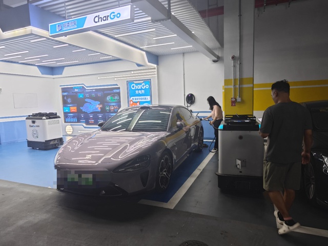 Xe điện nhiều, ít trạm sạc, lúc khẩn cấp phải làm sao: Trung Quốc xử lý bài toán khó bằng cách 