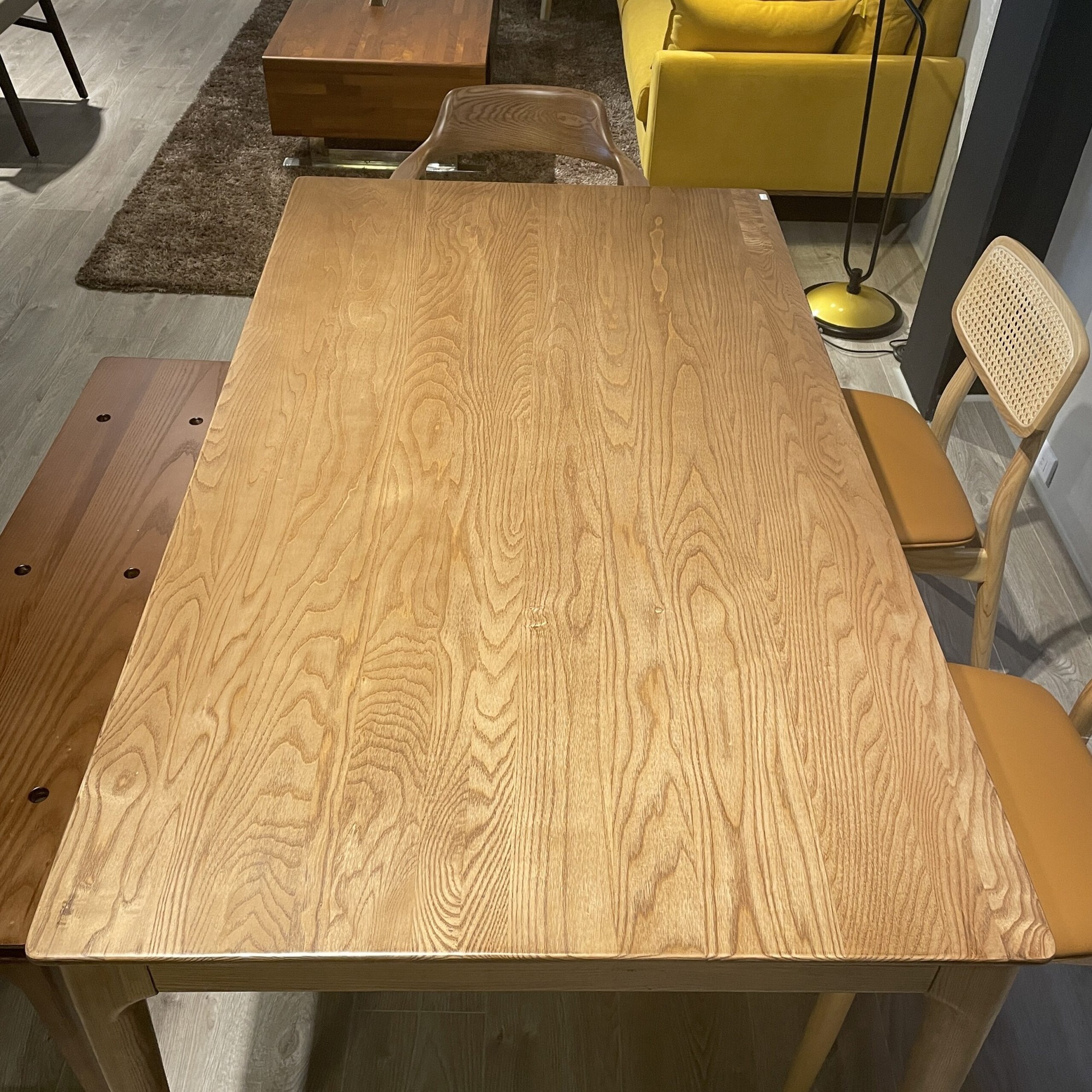 5 mẫu bàn ăn có khuyết điểm khó chấp nhận, biết rồi chẳng còn muốn mua- Ảnh 4.