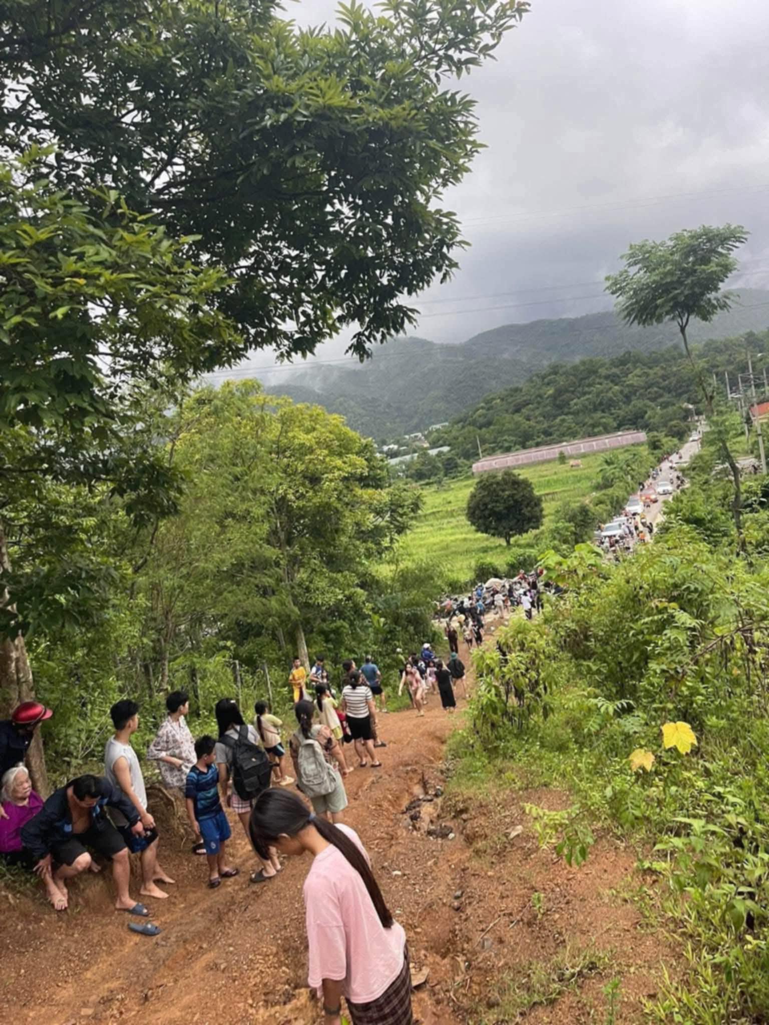 Giám đốc lên mạng xã hội phát trực tiếp khẳng định Thủy điện Bản Vẽ an toàn- Ảnh 4.