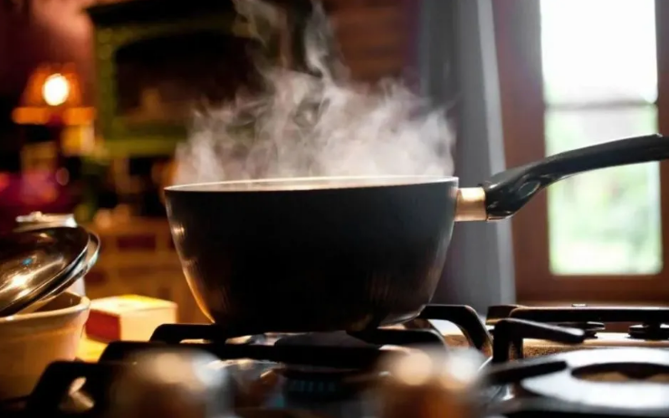 Những thói quen nấu nướng nạp chất gây ung thư gấp đôi vào người: Gia đình bạn có đang làm?- Ảnh 1. Những thói quen nấu nướng nạp chất gây ung thư gấp đôi vào người: Gia đình bạn có đang làm?- Ảnh 1.