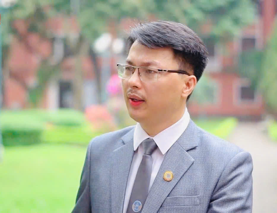 Mức án nào cho Bình Gold sau loạt hành vi ngông nghênh, coi thường pháp luật?- Ảnh 1. Mức án nào cho Bình Gold sau loạt hành vi ngông nghênh, coi thường pháp luật?- Ảnh 1.
