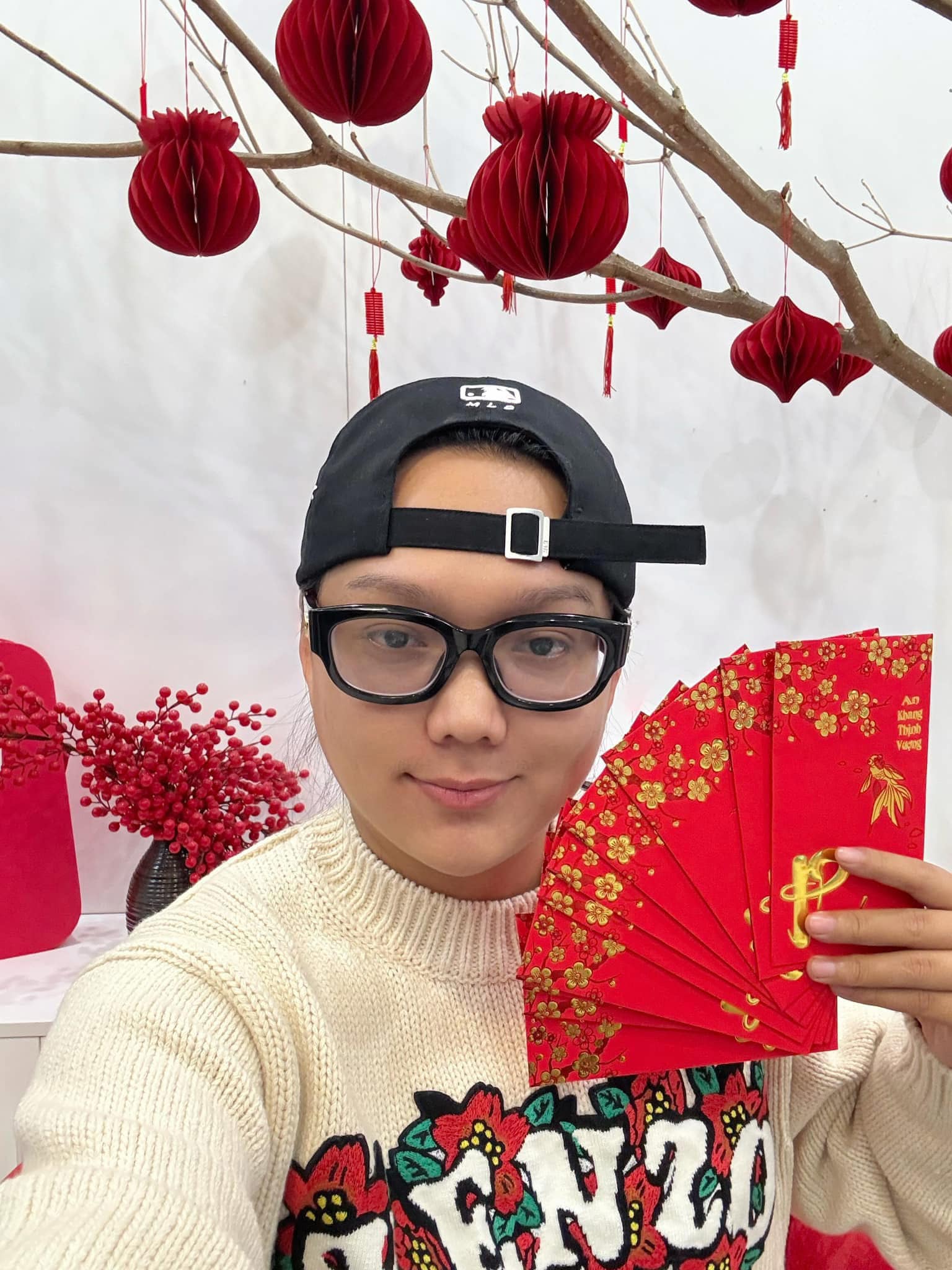 Phạm Thoại lộ ngoại hình tuột dốc sau chuỗi ngày drama- Ảnh 5. Phạm Thoại lộ ngoại hình tuột dốc sau chuỗi ngày drama- Ảnh 5.