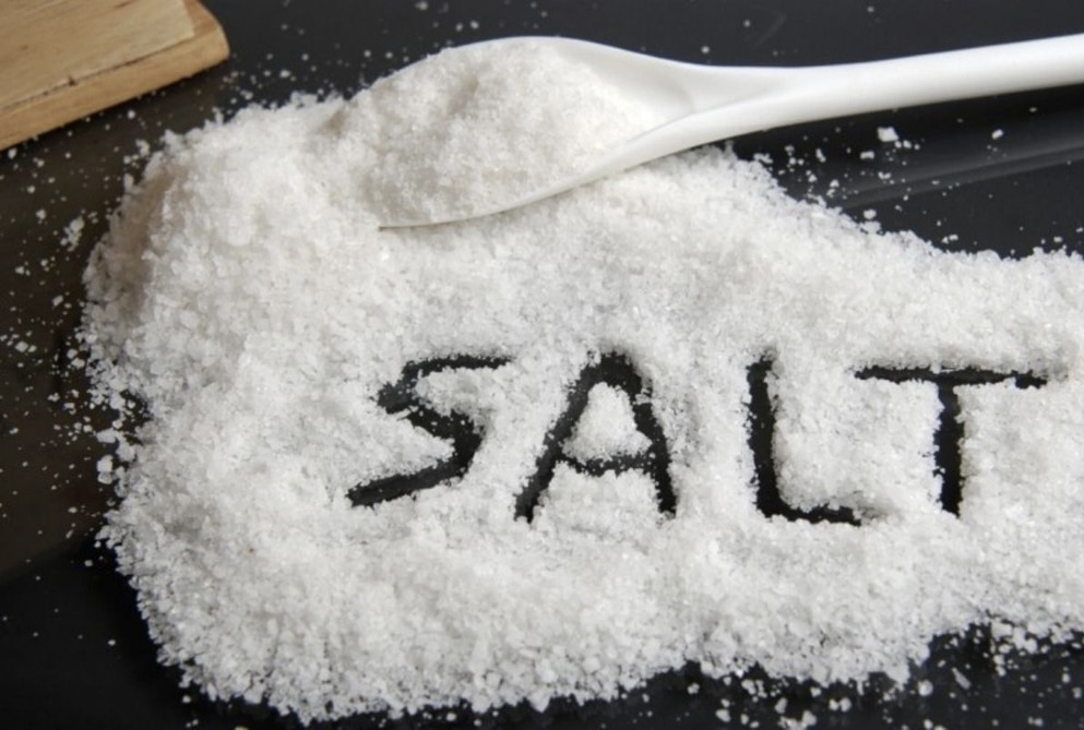 Rắc vài hạt muối vào bồn cầu, cả gia đình nhận lại lợi ích không ngờ- Ảnh 3.